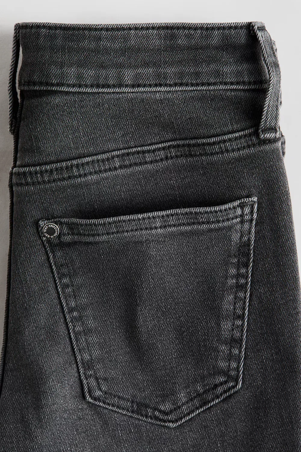 картинка Узкие джинсы H&M, Schwarz от магазина Одежда+