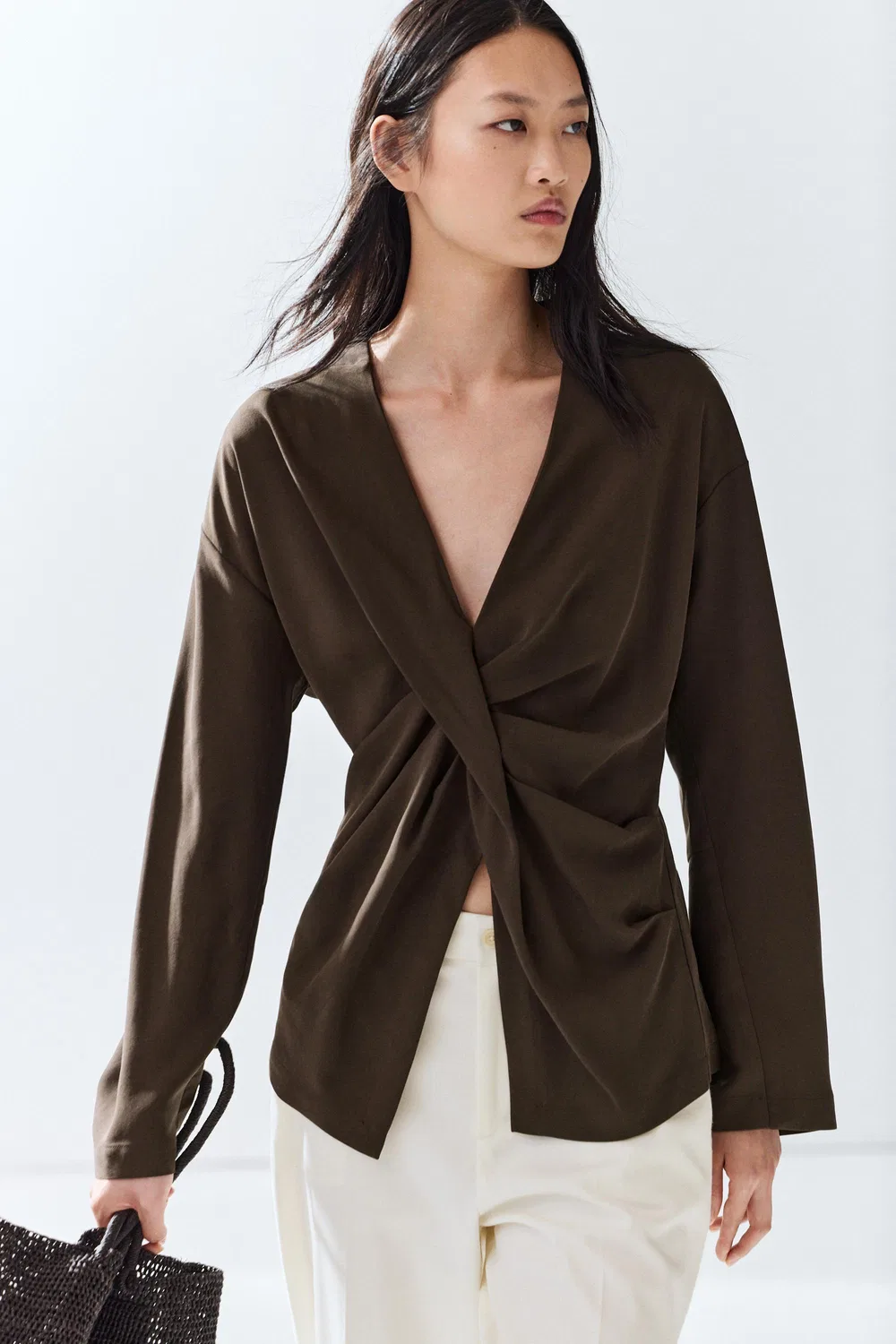 картинка Блузка Massimo Dutti, струящаяся, с драпировкой, коричневая от магазина Одежда+