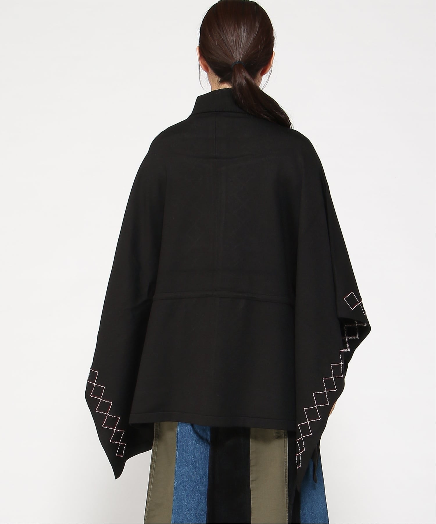 картинка Пончо «Зигзаг» Desigual, Gray/Black/2000 от магазина Одежда+