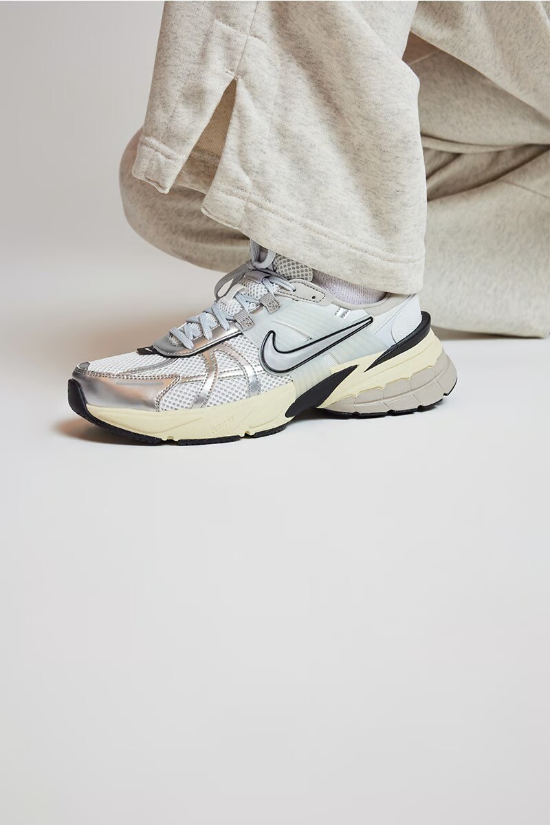 картинка Кроссовки Nike V2K Run, серебристый от магазина Одежда+