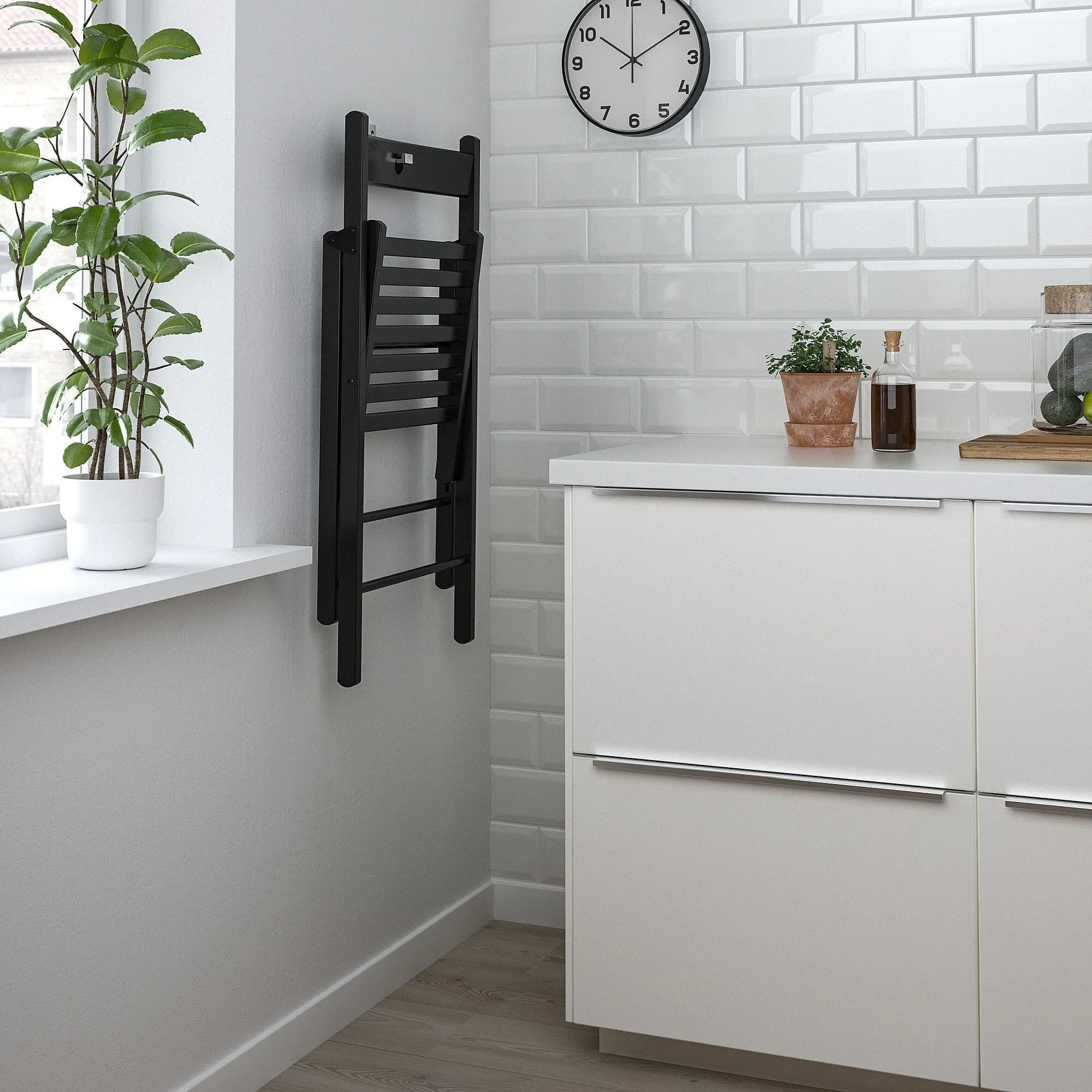 картинка Складной стул черный FRÖSVI IKEA от магазина Одежда+