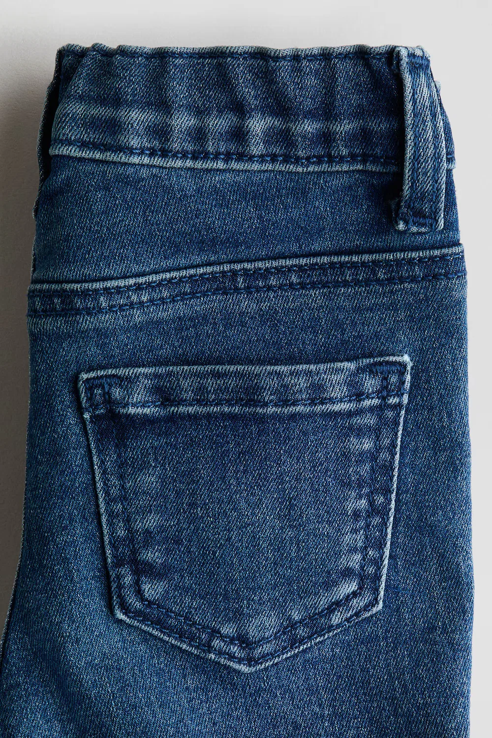 картинка Джинсы из эластичной ткани H&M, Dunkles Denimblau от магазина Одежда+