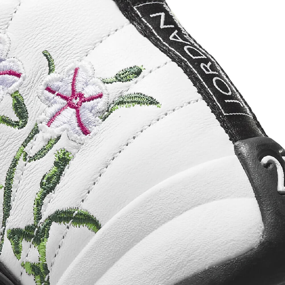 картинка Кроссовки Nike Air Jordan 12 Retro, белый/черный от магазина Одежда+