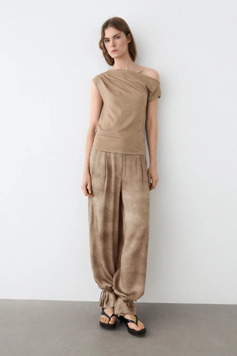 картинка Брюки Massimo Dutti Flowing With Tie-Detail Hem, бежевый от магазина Одежда+