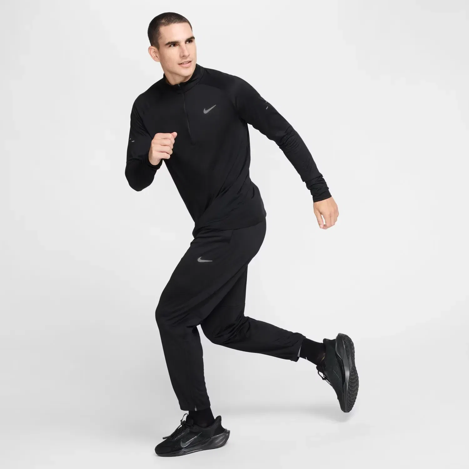 картинка Мужские спортивные штаны Challenger Nike, Negro от магазина Одежда+