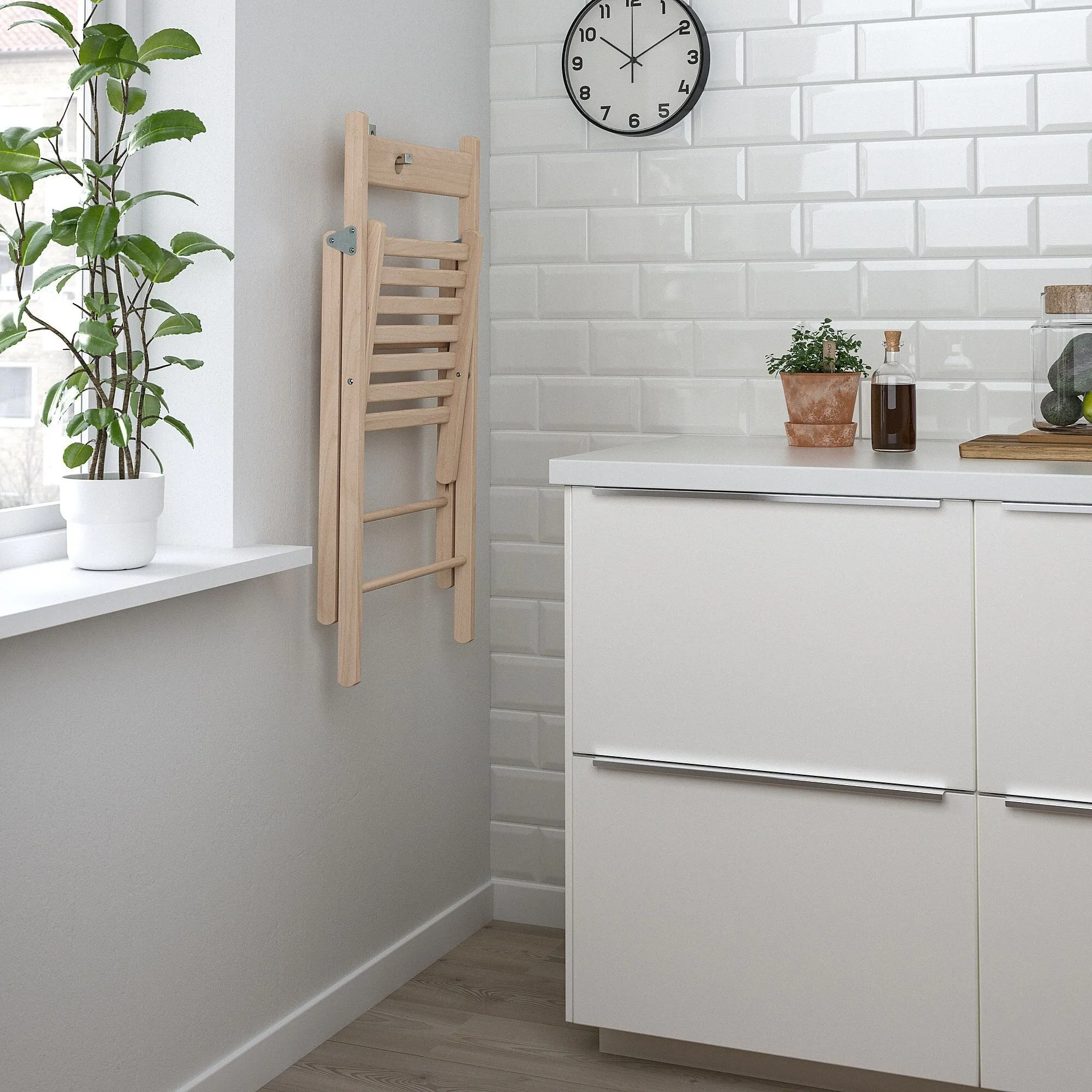 картинка Складной стул из бука FRÖSVI IKEA от магазина Одежда+