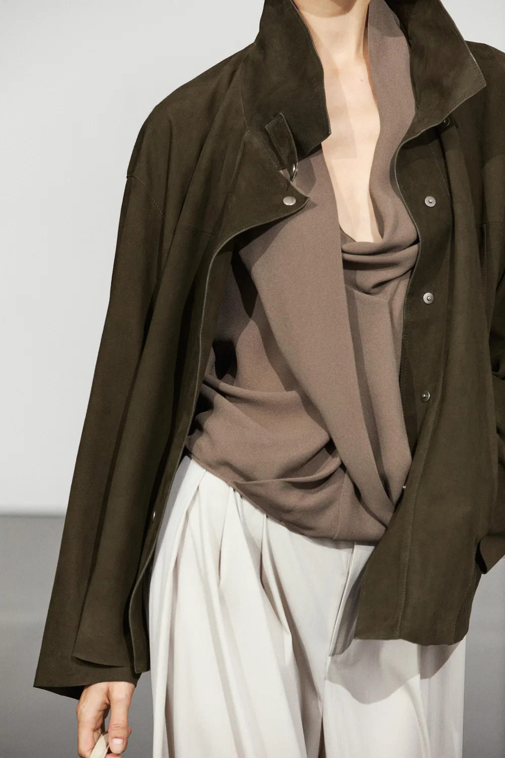 картинка Куртка Massimo Dutti High-Neck Suede, хаки от магазина Одежда+