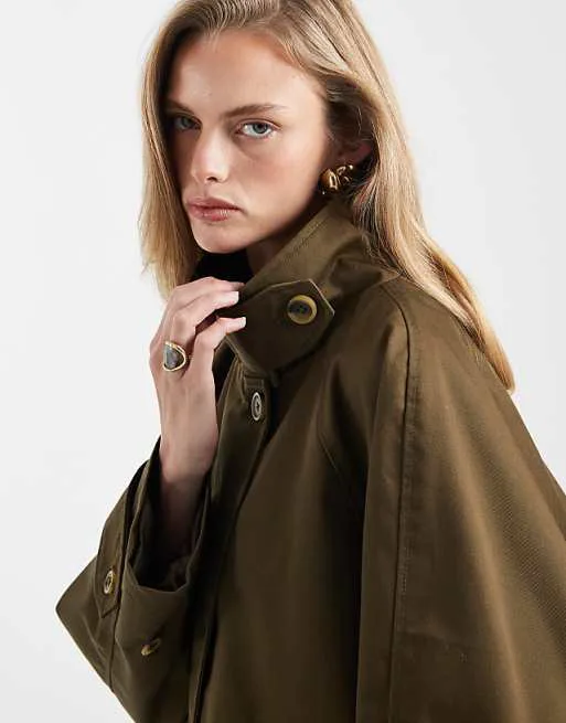 картинка Укороченный тренч цвета хаки с накидкой ASOS DESIGN от магазина Одежда+
