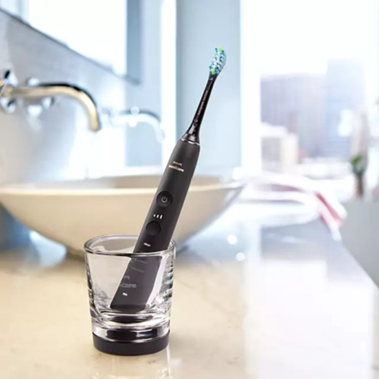 картинка Электрическая зубная щетка PHILIPS, черный от магазина Одежда+