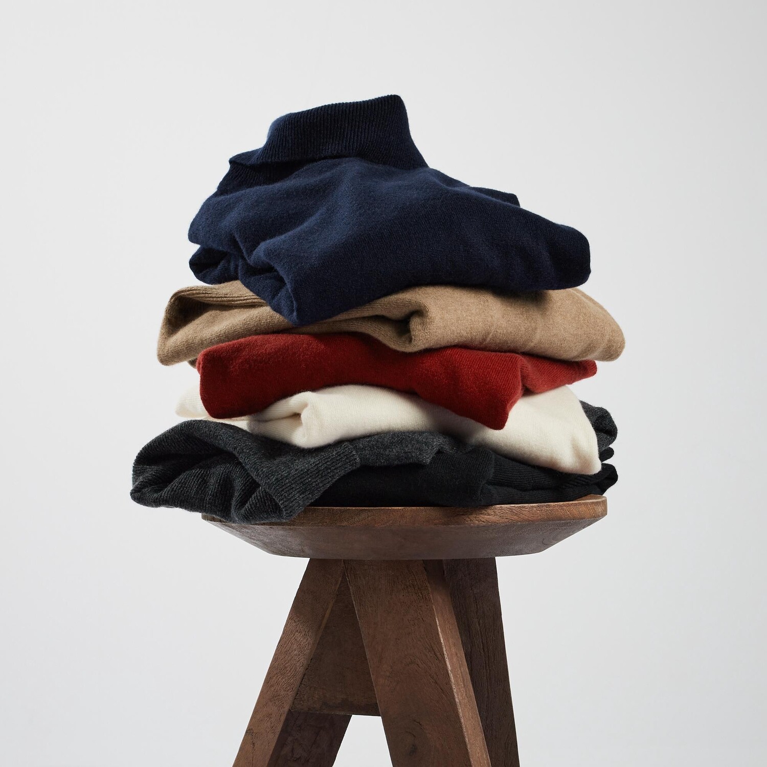 картинка Джемпер Uniqlo мужской из кашемира, черный от магазина Одежда+