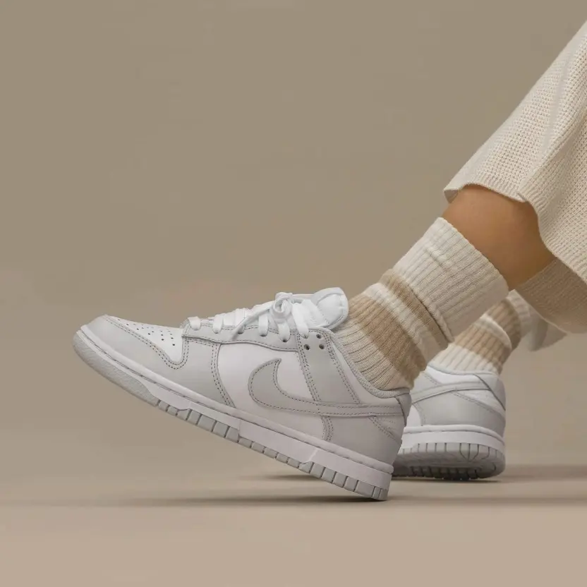 картинка Кроссовки Nike Dunk Low Photon Dust (женские) от магазина Одежда+