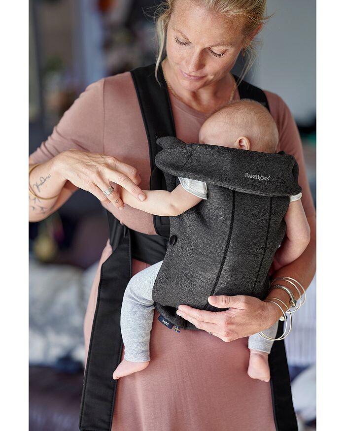 картинка Рюкзак-кенгуру BabyBjörn Mini из 3D-джерси, серый от магазина Одежда+