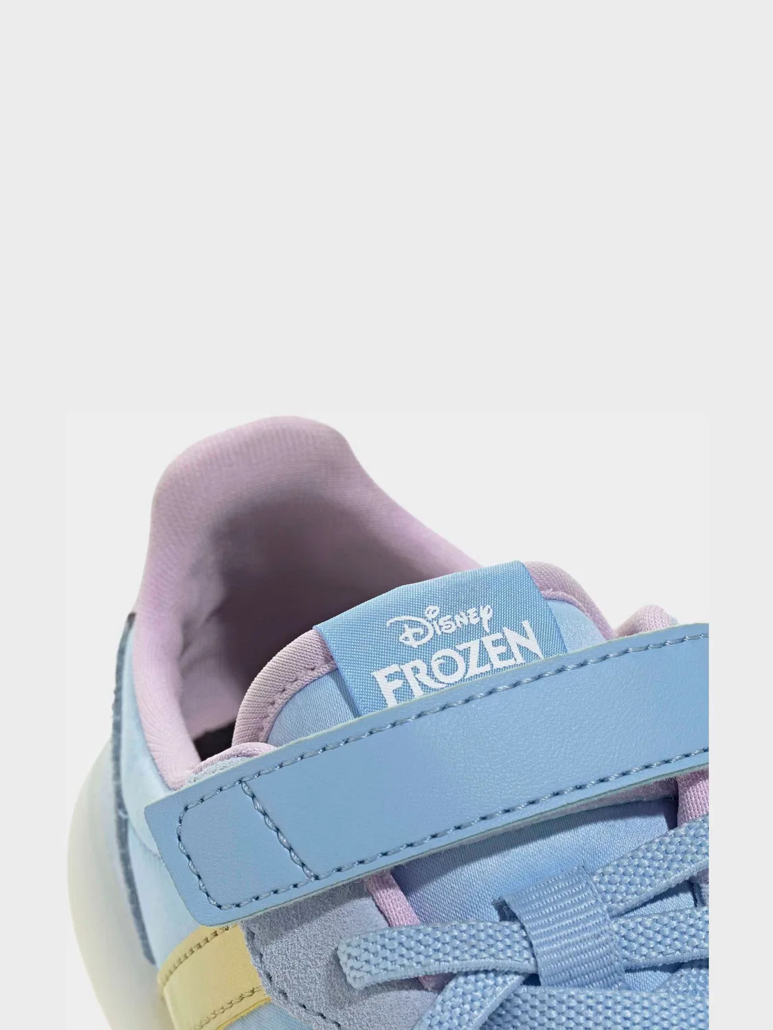 картинка Кроссовки Frozen Barreda Decode adidas, синие от магазина Одежда+
