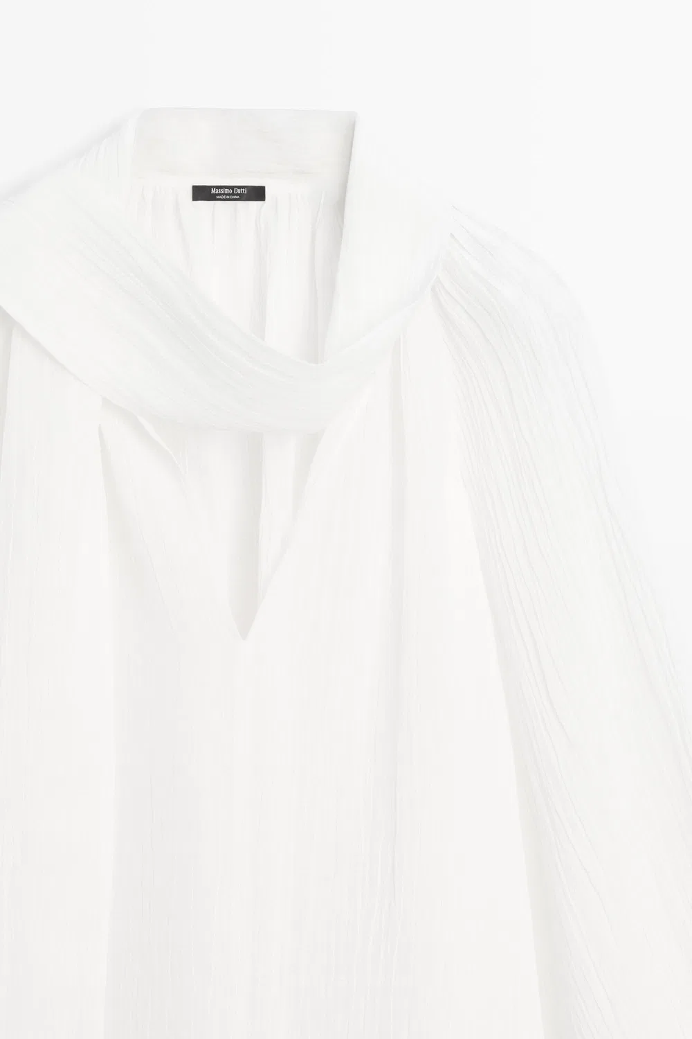 картинка Блуза Massimo Dutti Flowing V-Neck With Tie, белый от магазина Одежда+