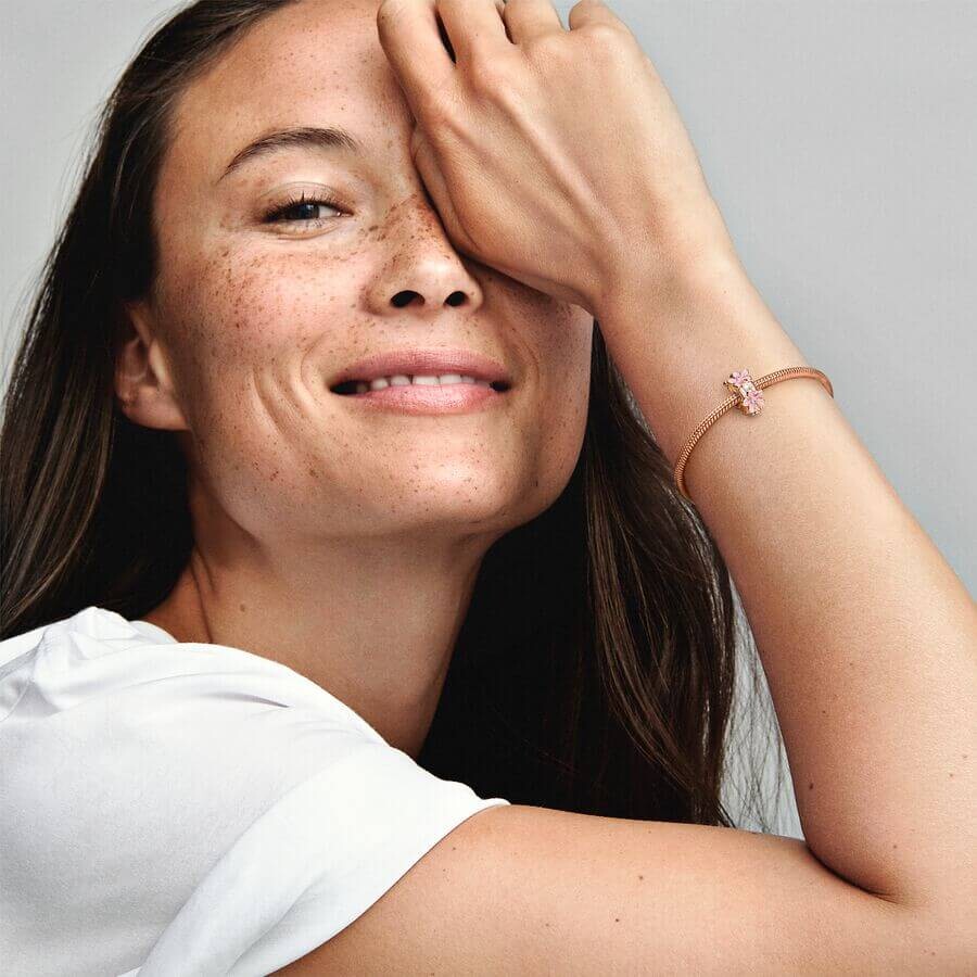 картинка Шарм-клипса Pandora Moments Daisy Spacer, розовое золото/розовый от магазина Одежда+