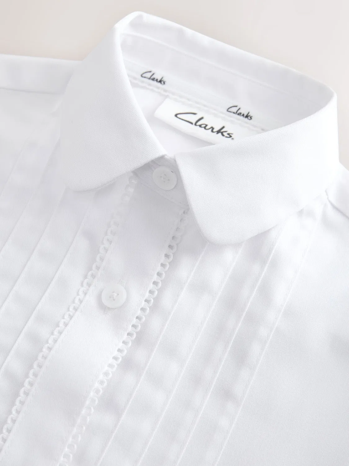картинка Блузка школьная с защипами, длинный рукав, 2 шт. Clarks, белый от магазина Одежда+