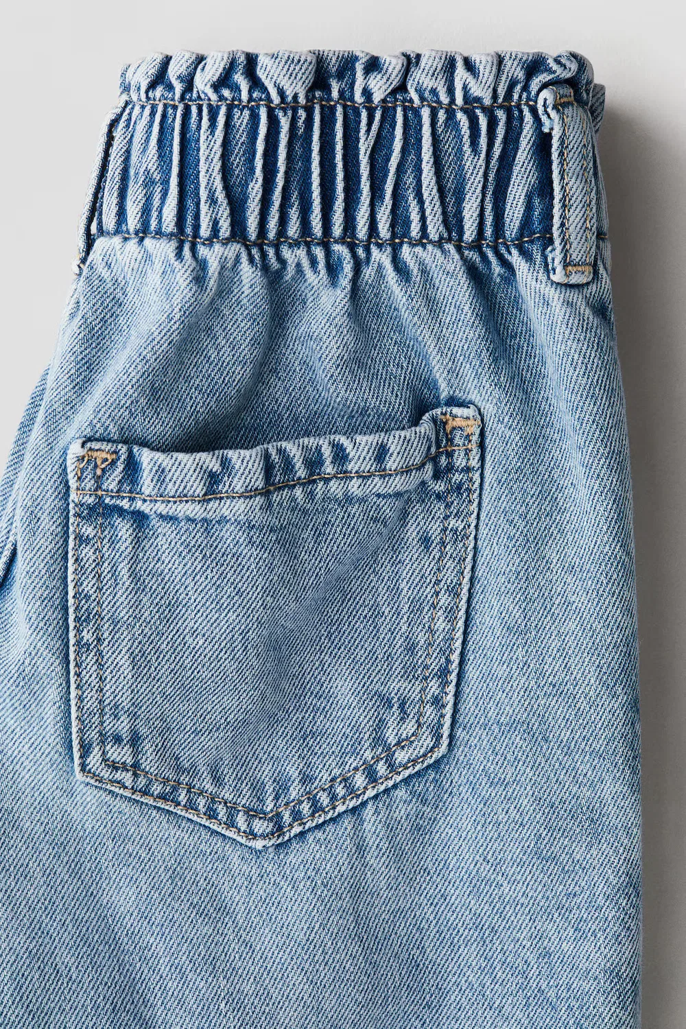 картинка Джинсы с широкими штанинами и поясом-кулиской H&M, Denimblau от магазина Одежда+