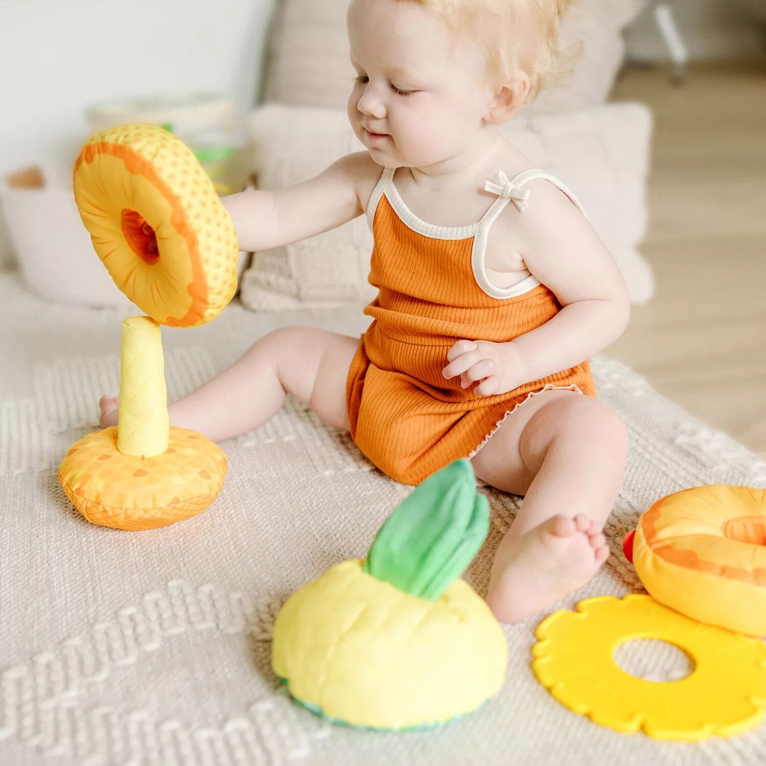 картинка Melissa & Doug Мягкий штабелер с ананасами Melissa & Doug от магазина Одежда+