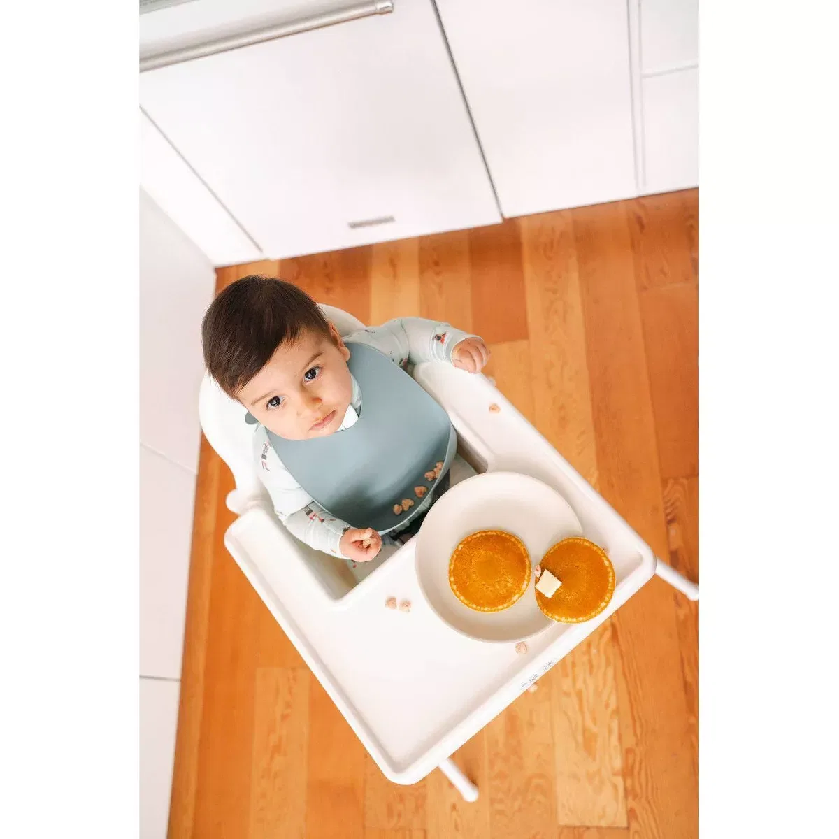 картинка Детский силиконовый нагрудник Loulou Lollipop INFANT BASICS/FURNITURE, Slate от магазина Одежда+