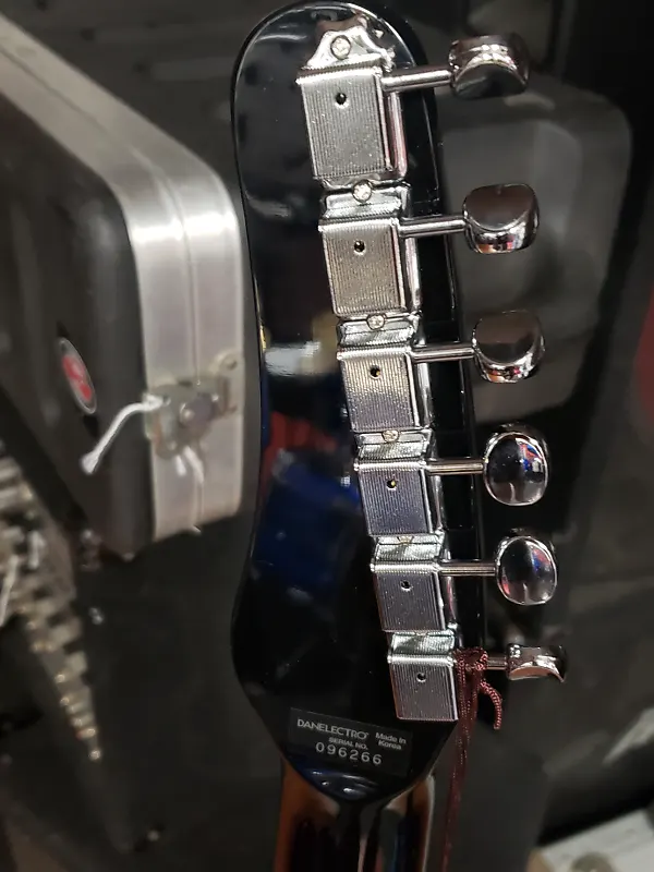 картинка Электрогитара Danelectro '56 Baritone от магазина Одежда+