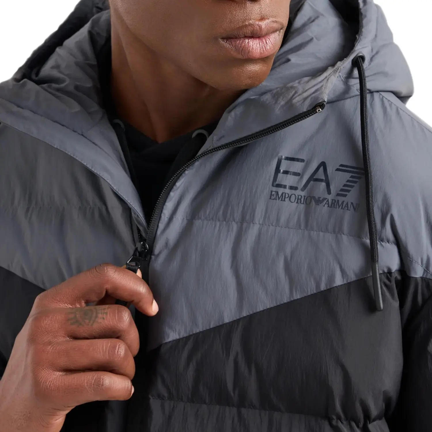 картинка Куртка пуховик EA7 черная мужская EMPORIO ARMANI от магазина Одежда+