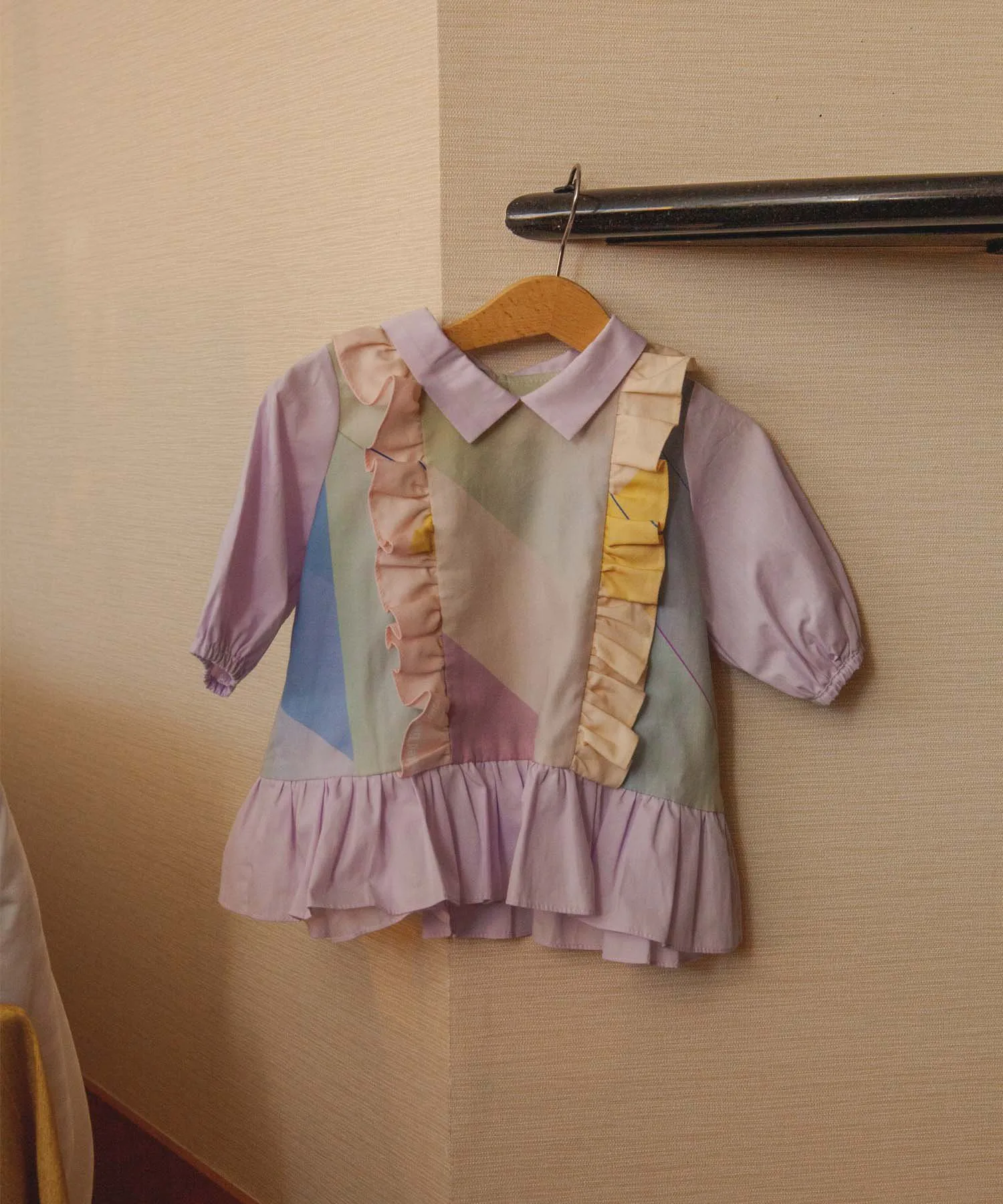 картинка ТУНИКА AURORA С ОБОРОЧКАМИ Tricote, 72PINK от магазина Одежда+