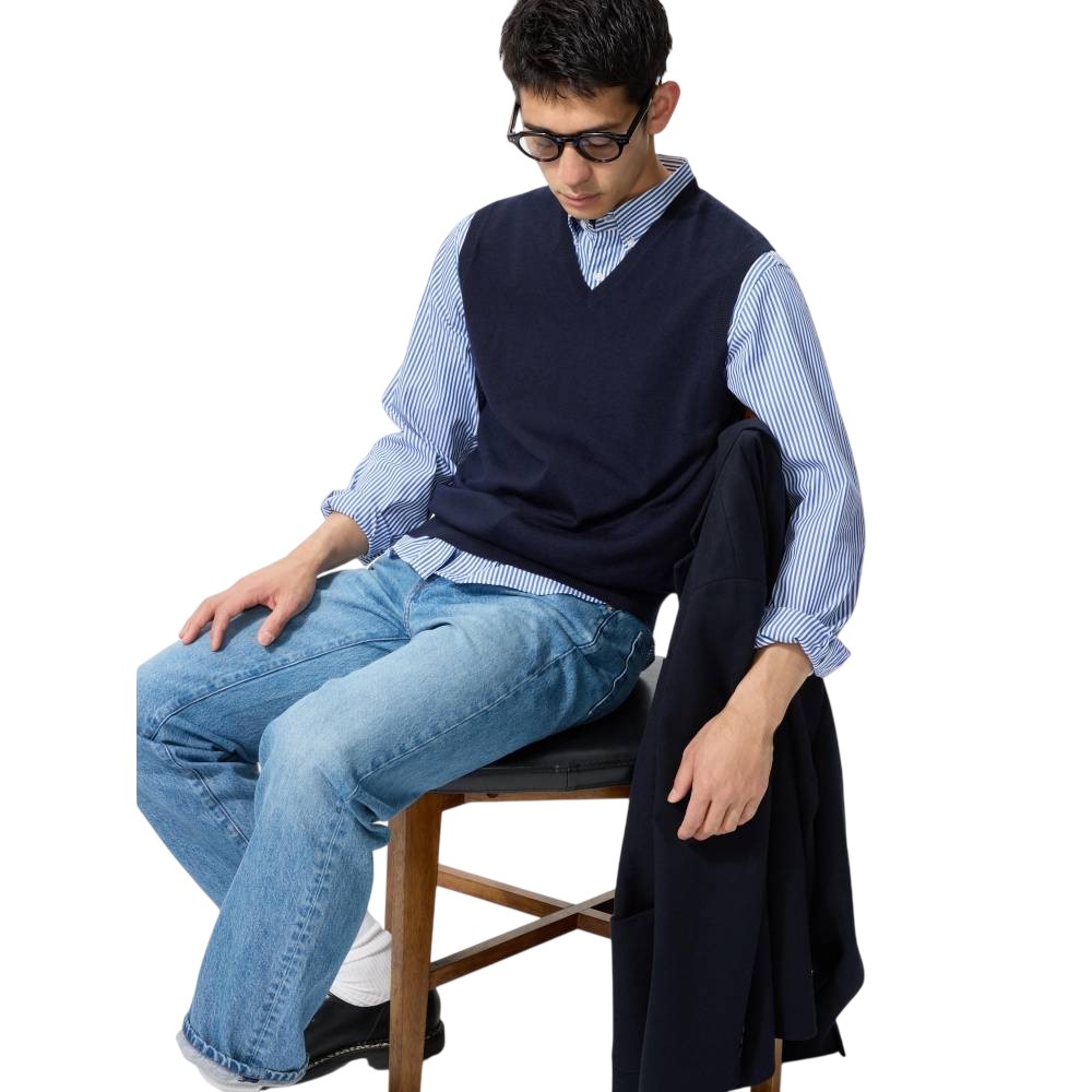 картинка Жилет Uniqlo Merino V-neck, 69 темно-синий от магазина Одежда+