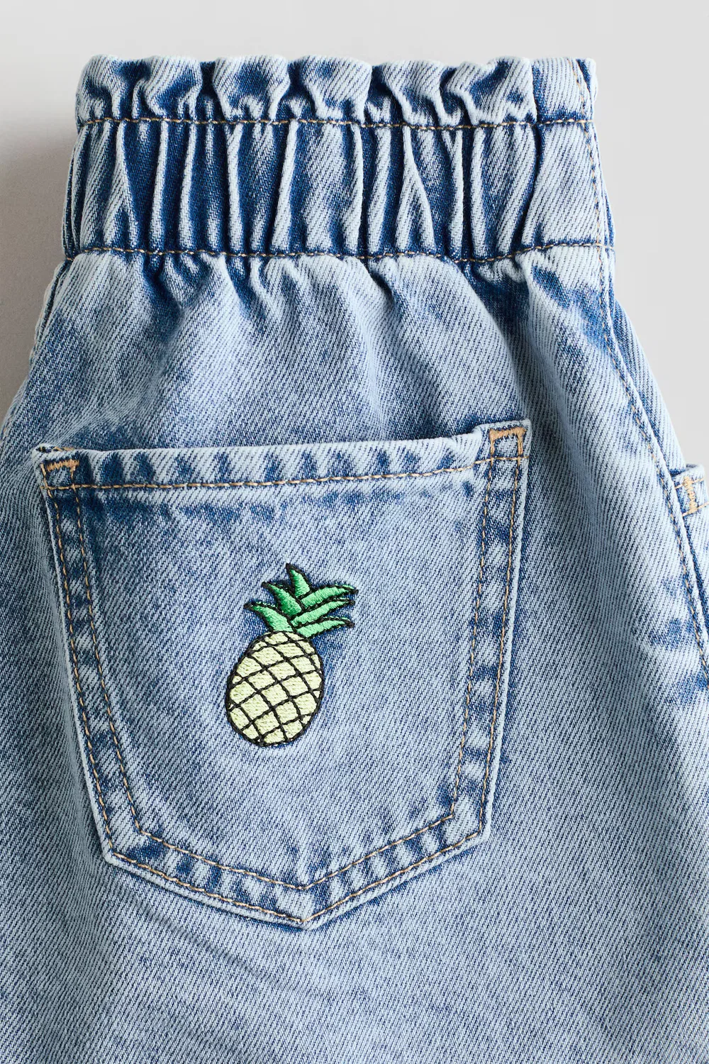 картинка Свободные джинсовые шорты H&M, Helles Denimblau/Lilo & Stitch от магазина Одежда+