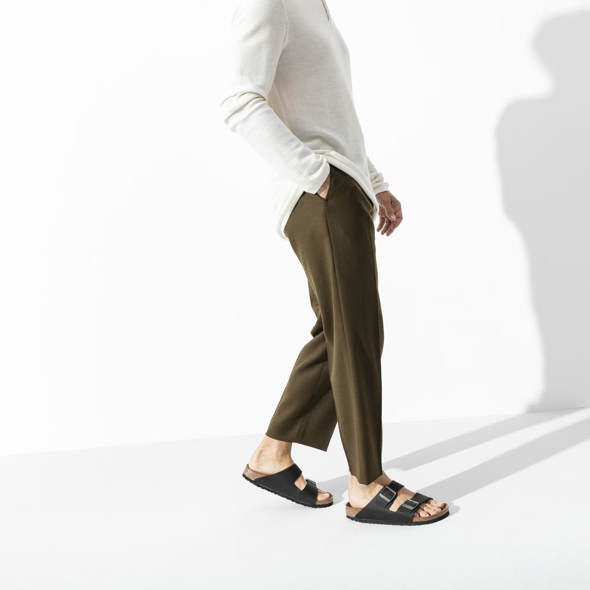 картинка Сандалии Birkenstock Arizona Natural Leather Oiled, черный от магазина Одежда+