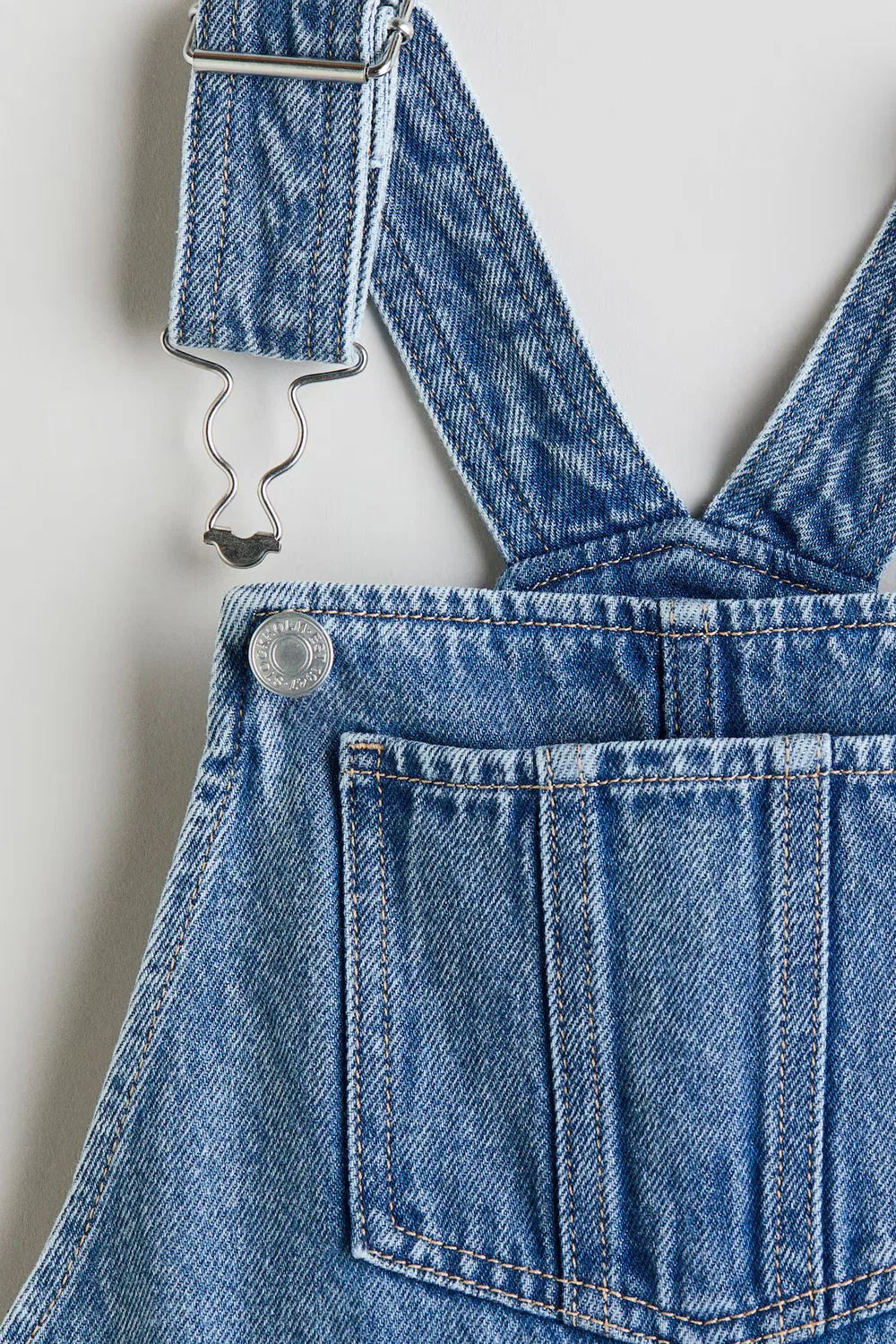 картинка Джинсовое платье-сарафан H&M, Denimblau от магазина Одежда+