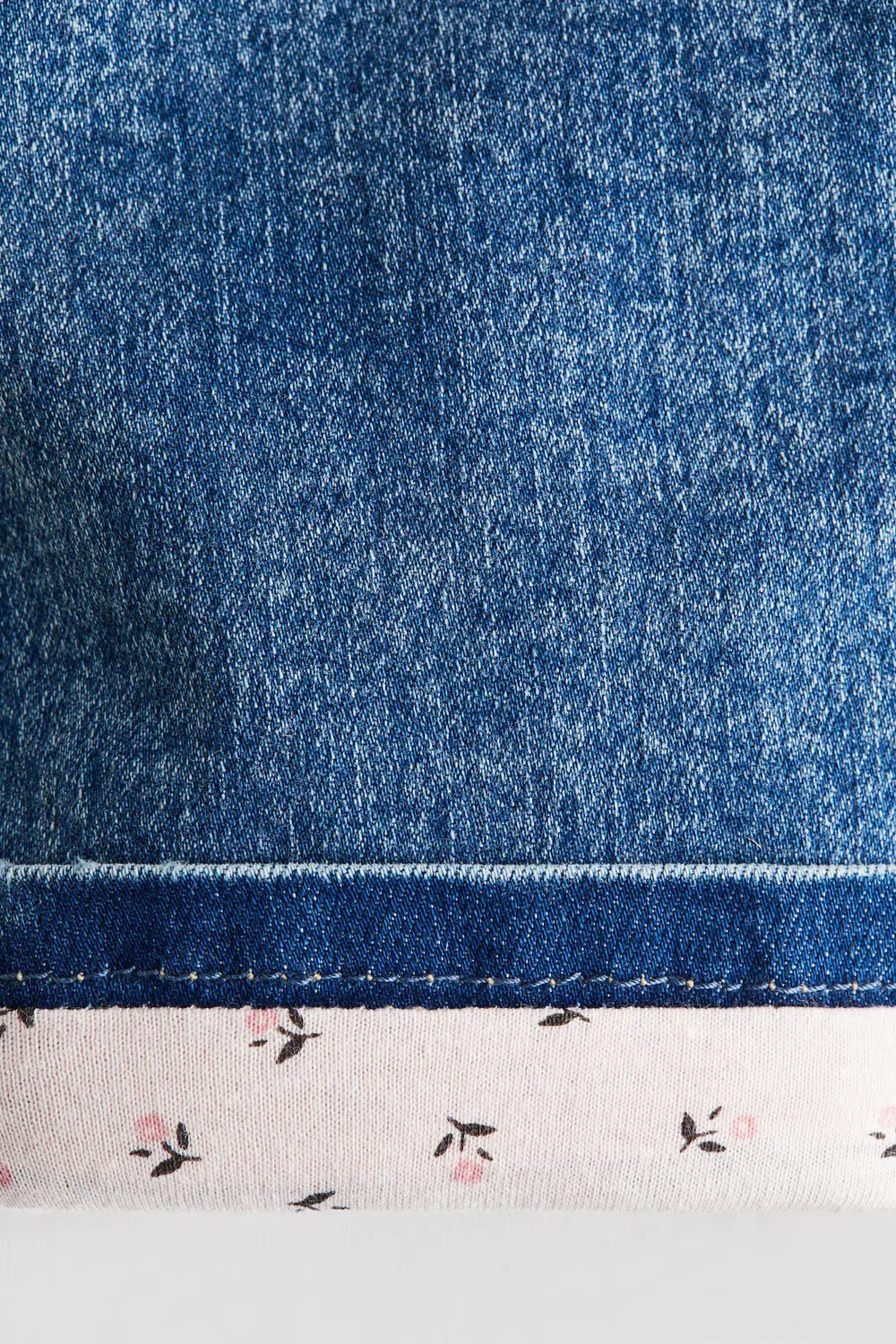 картинка Узкие джинсы на подкладке H&M, Denimblau/Geblümt от магазина Одежда+
